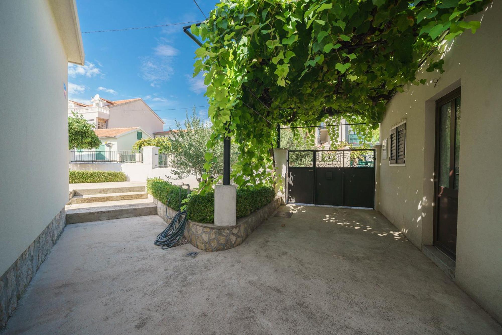 Holiday Home Oliva Vodice Eksteriør bilde
